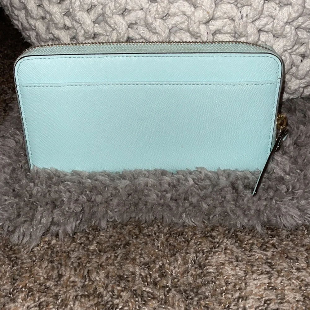 Kate spade zippered wallet - Picture 2 of 5